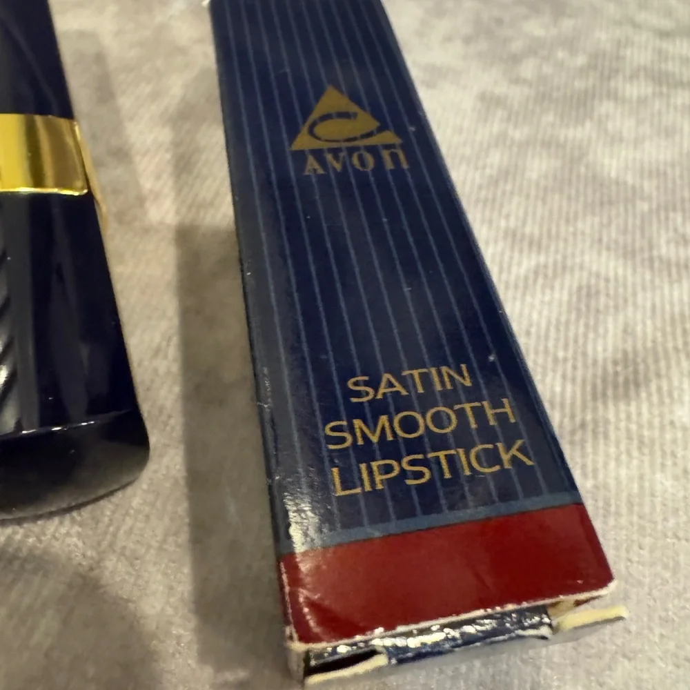 Avon Satin Smooth Lipstick‎ in Sunmer Punch nib
